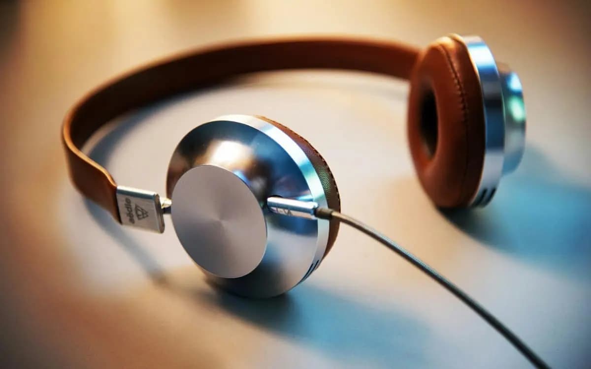 Call center agent wearing a headset while troubleshooting audio quality